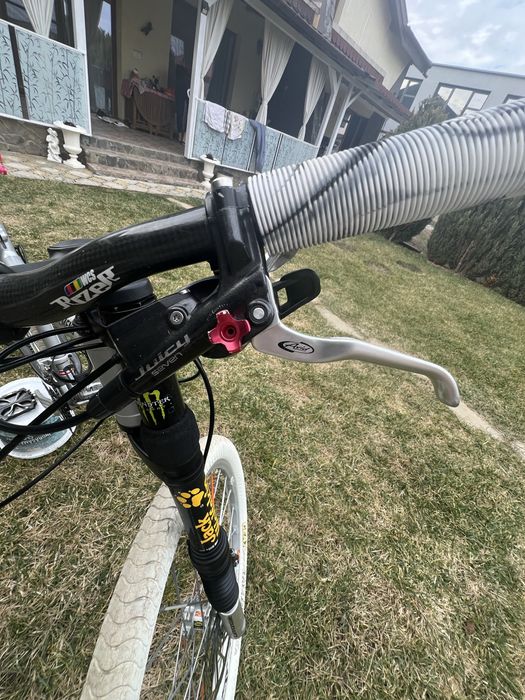 Bicicleta full-suspension Cannondale