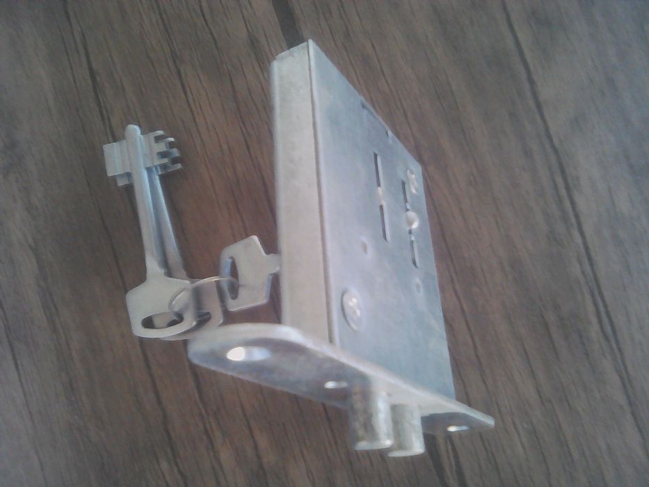 Замки для сейфа.