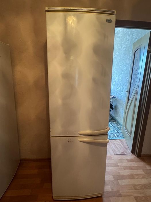 Холодильник все работает самовывоз