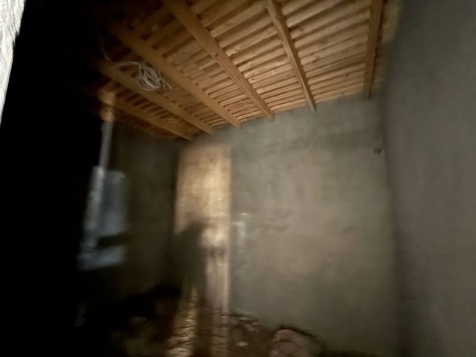 Hovli uy sotiladi 4 hona 2 sotix