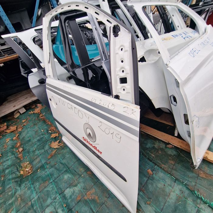 VW Caddy 2019 предна дясна врата задна дясна врата