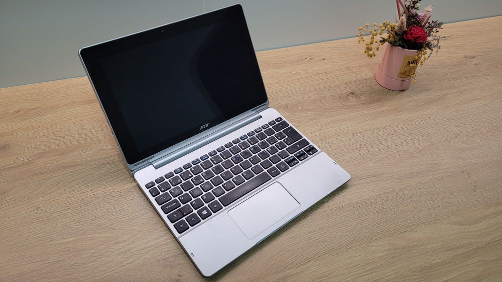 OFERTA DOAR SAPTAMANA ASTA ! 500 lei ! Laptop 2 in 1 Acer Aspire Swit