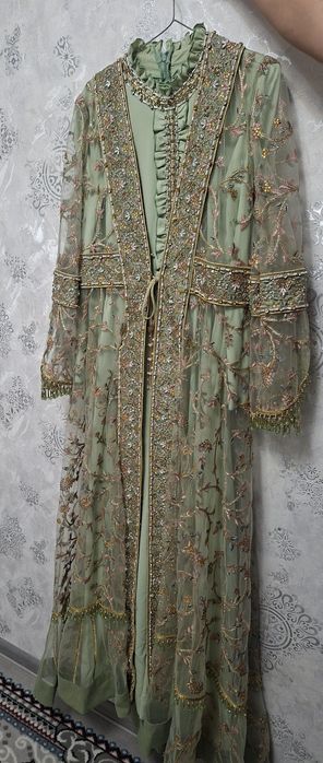 Kelinchaklar uchun ansanbil libos.