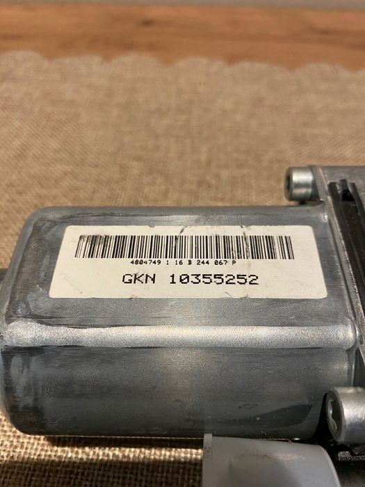 BMW Nidec 4E 4430 D 1ES моторче за рейка