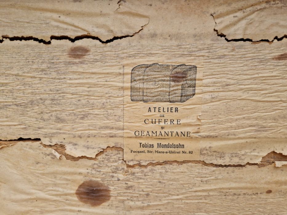 Vând cufăr vechi anii 1960