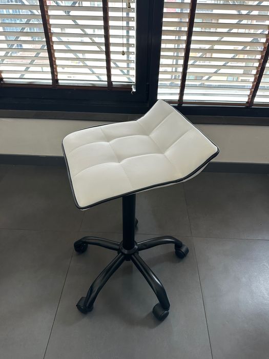 Висок стол на колелца Париж + 24м гаранция