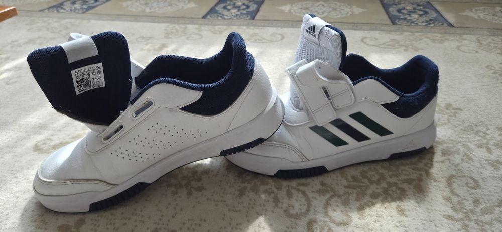 Adidași băieți in stare foarte buna