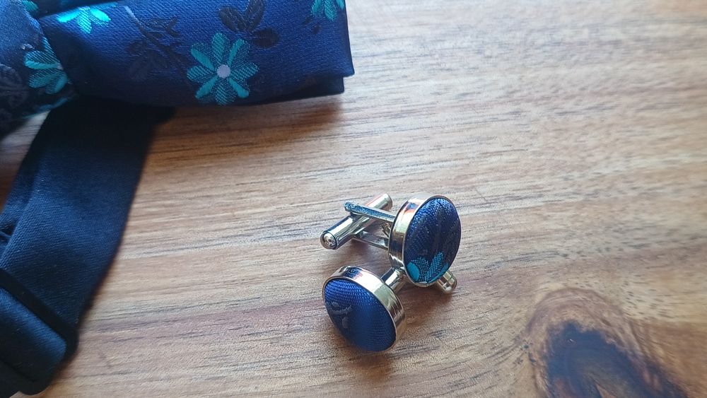 НОВО Папионка от 100% коприна с копчета за ръкавели