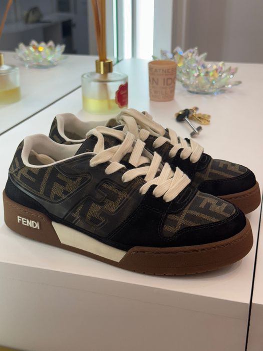 кроссовки от FENDI