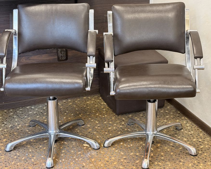 Кожени масивни фризьорски стол/ове .