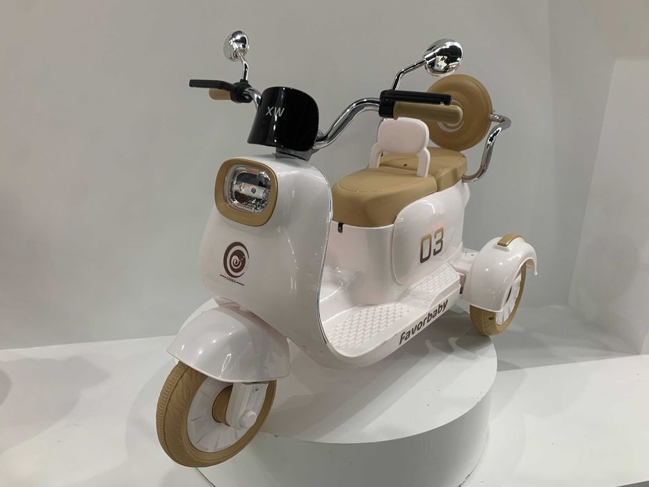 Scuter cu 3 roti si RC, pt. 2 copii, Kinderauto FavorBaby 2x 35W White