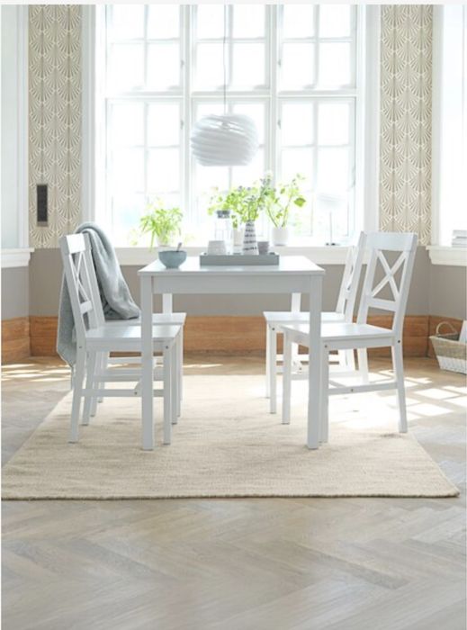 Бели маса и 6 стола за хухня