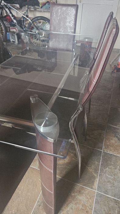 Vând   masa living  piele  cu  6 scaune