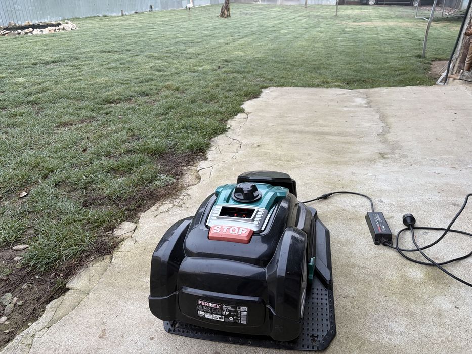 Robot tuns iarba FERREX R800 Easy+
