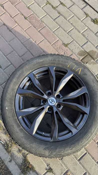 Продам комплект зимней резины 245/55/19