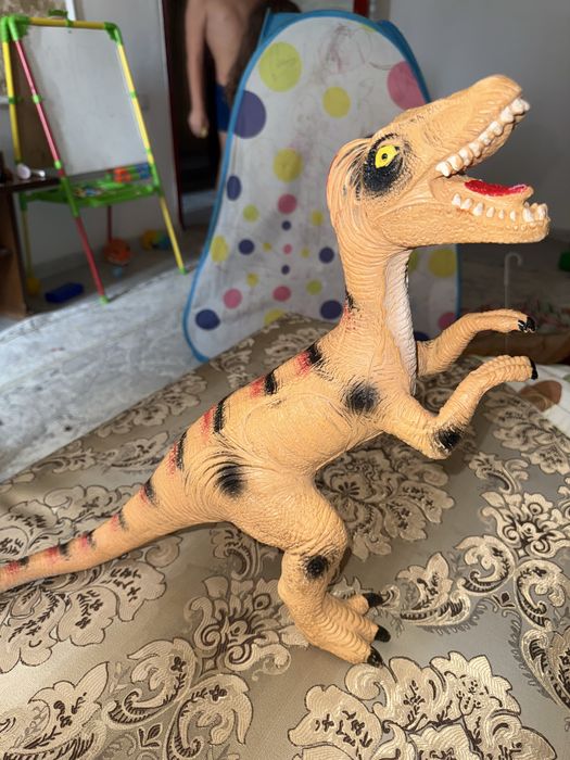 Продам динозавров