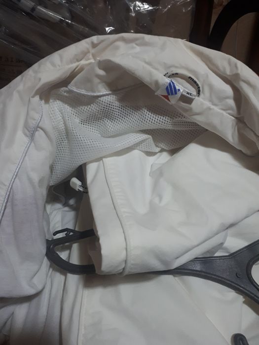 Спортивный костюм  женский с  отстёгиващимся капюшоном