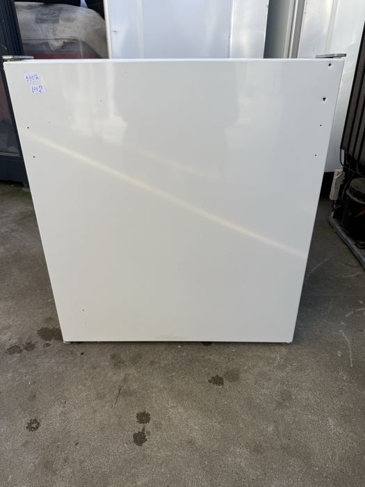 Малък фризер AEG 60 см висок