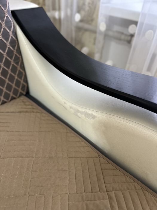 Диван и одно кресло