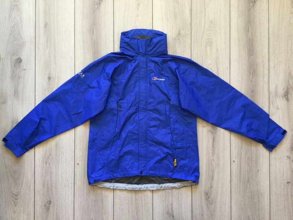 НОВА дамско синьо яке ветровка горнище BERGHAUS Goretex размер 12 / М
