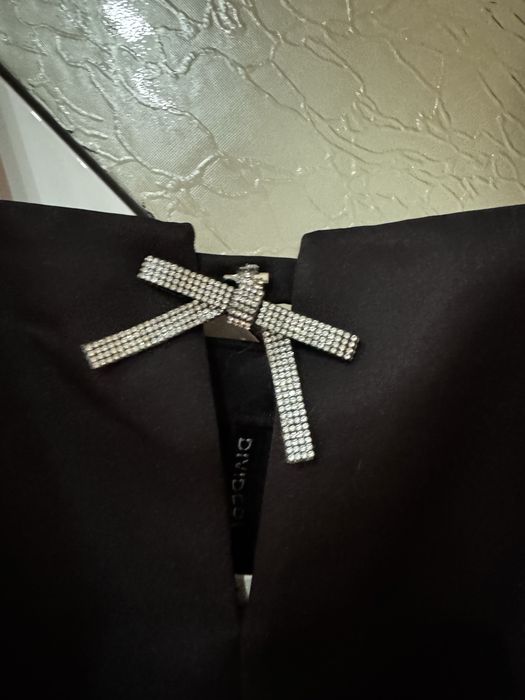 Къса черна рокля