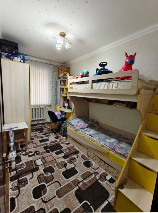 Продаётся на БУЗ-1 Художников  4ком