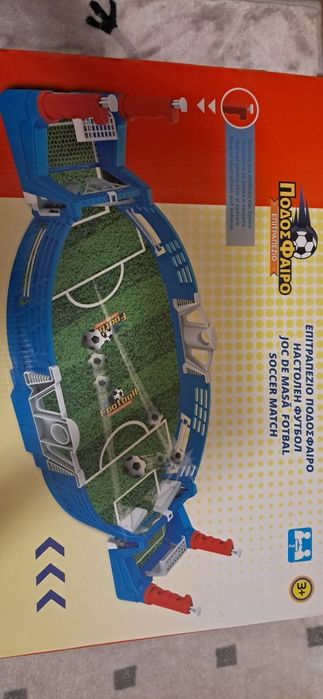 Дървена играчка с три коли и играчка футбол