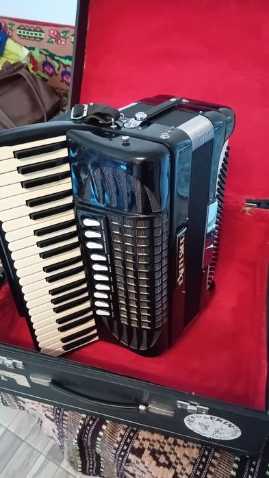 Vind acordeonr. EXCELSIOR . 120 bași