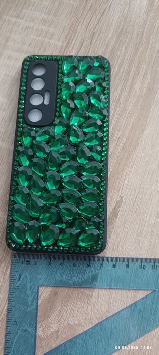 Чехлы для телефона и планшета