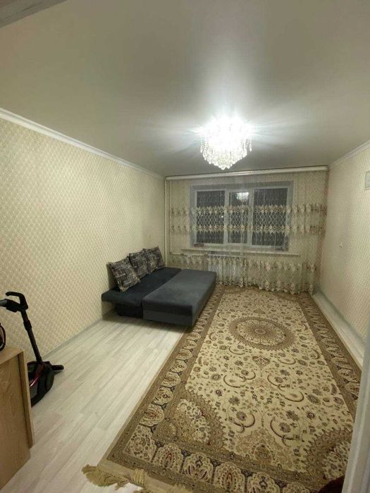 продам 4 комнатную на 8мкр