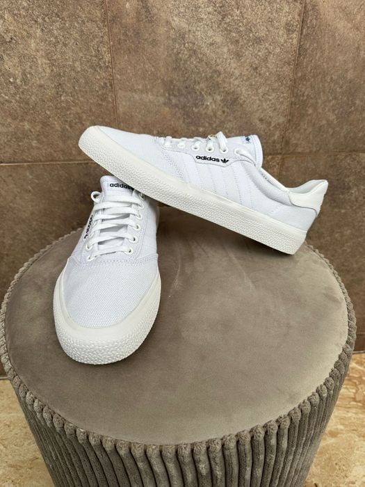 Tenesi Adidas originali , noi, nr 42 !