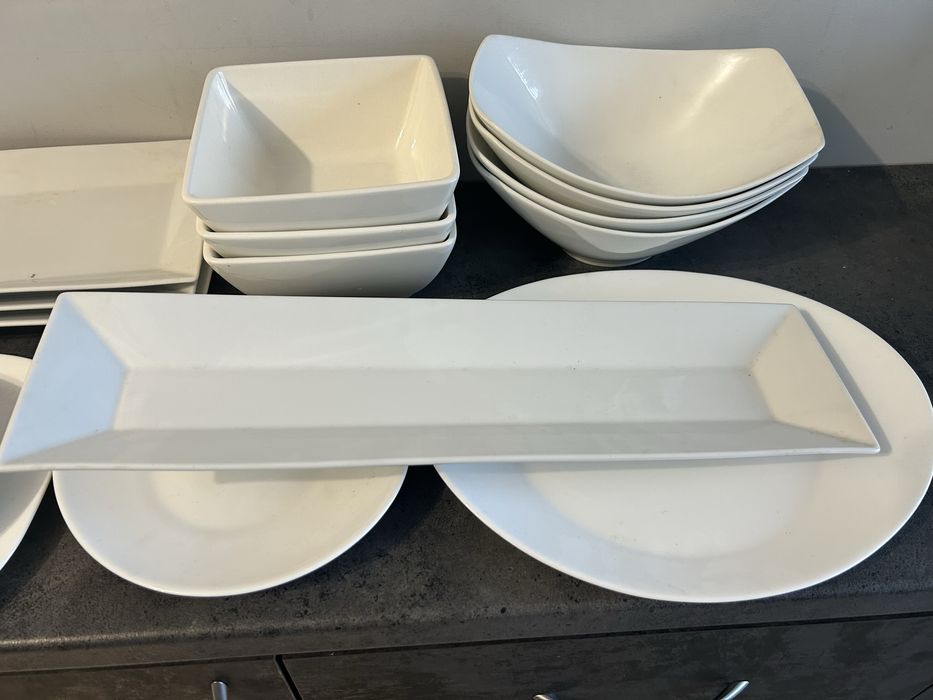 Порцеланови чинии и купички