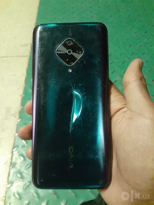 Vivo v17 128/8+4 gb  flagman  550 ming so'm