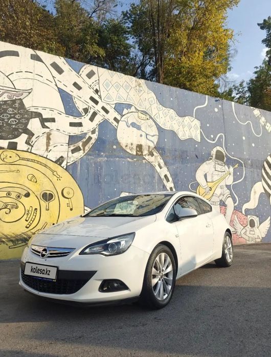 Opel Astra GTC 2013