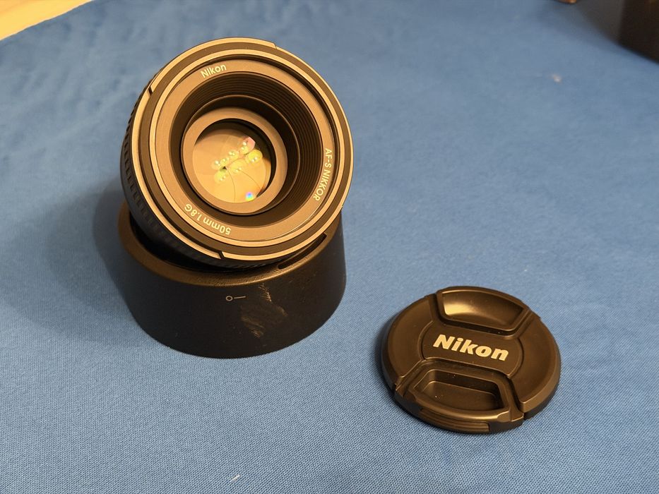 Kit aparat foto Nikon D3000 + accesorii