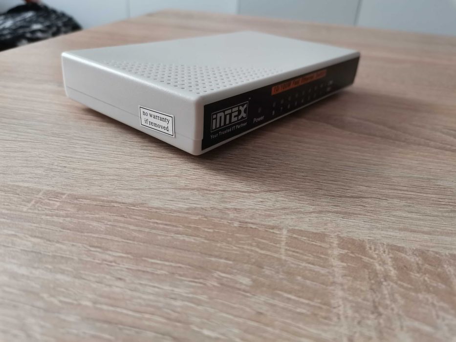 Switch INTEX 8 porturi, NOU, transport GRATUIT