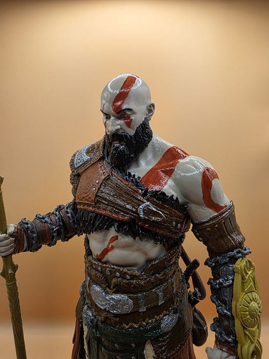 Kratos God of War Premium Statue | Ръчно боядисана | С витрина | 31 см