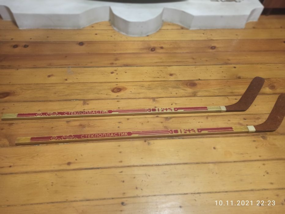 Хоккейные клюжки продам