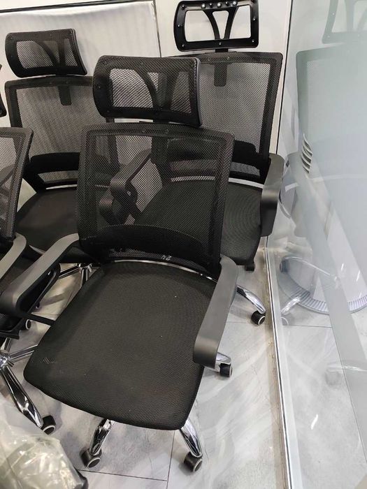 продам офисные кресла сломаные на запчасти