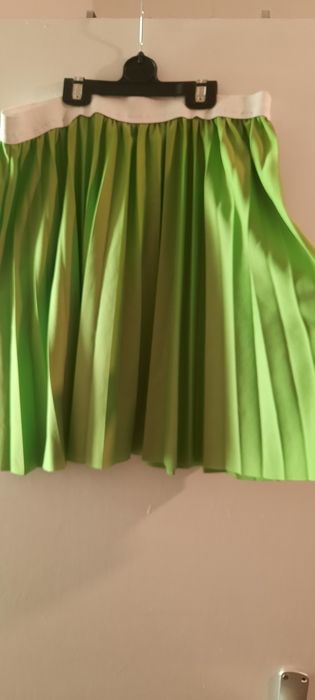 Поли оранжева и зелена