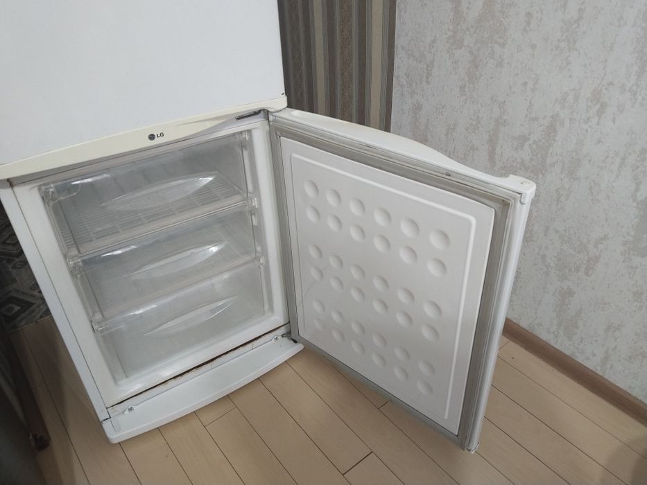 Продам холодильник