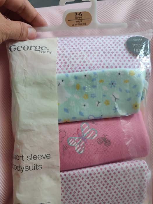 7бр. Разкошни мекички бодинца с къс ръкав 3-6м George
