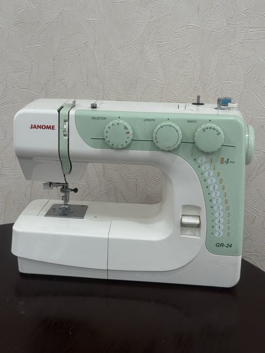 Швейная машинка Janome GR-24