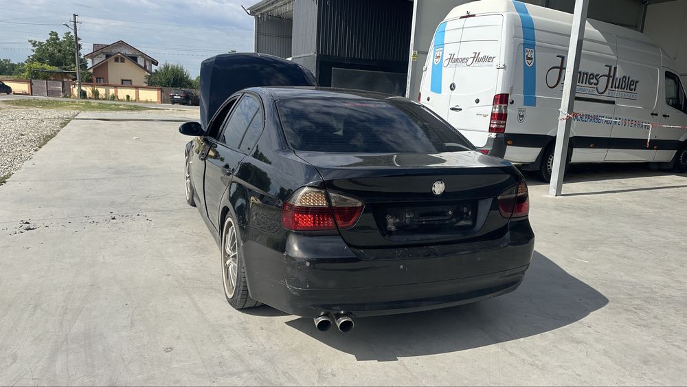 Dezmembrez bmw 320i e90