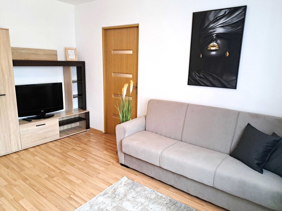 Inchiriez apartament 2 camere semidecomandat Decebal 33 mp