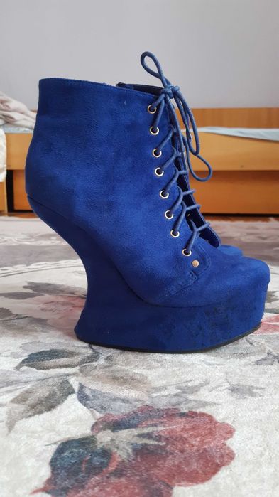 Екстравагантни Боти