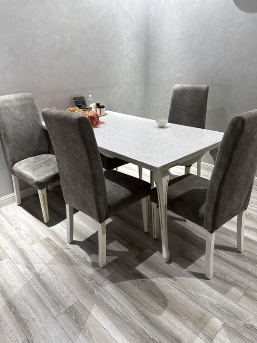 Стол из натурального дерева