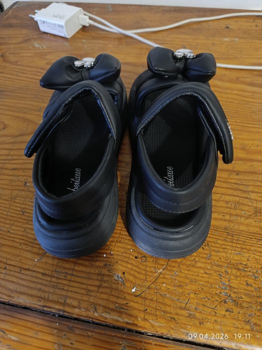 Продам женскую обувь.