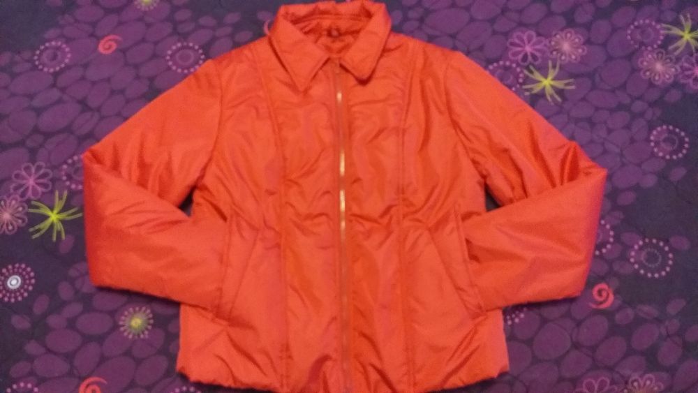 Червено спортно яке за есеннп-зимния сезон-25лв.