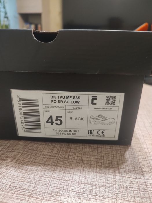 Работни обувки  нови